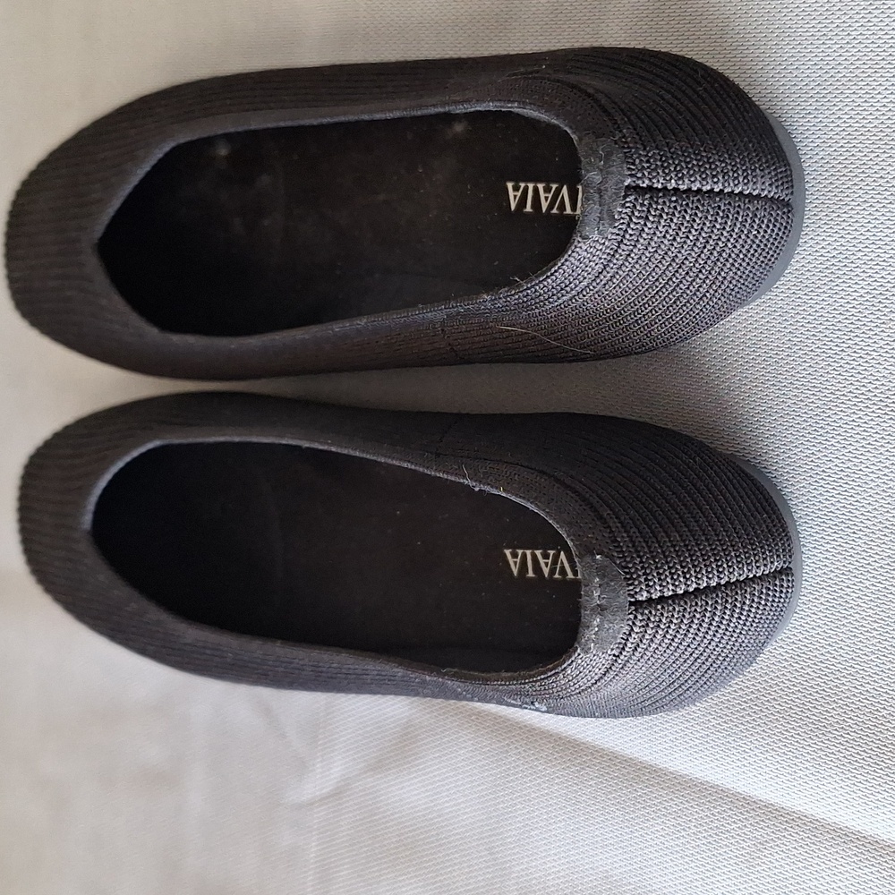 Vivaia Women's Black Flats Sizes 39 1/2 - Picture 3 of 6